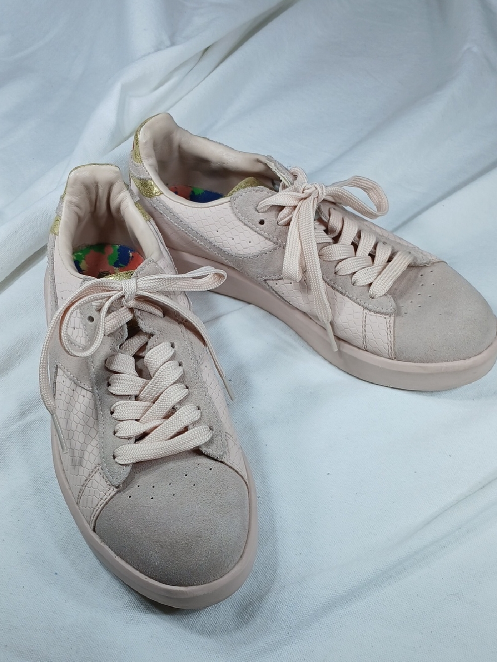 Diadora womens ⁸Pink Sneaker with Gold Heel Detail size 7